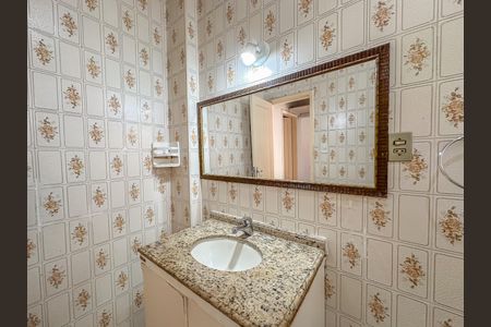 Apartamento à venda com 84m², 2 quartos e 1 vaga Apartamento à venda com 84m², 2 quartos e 1 vagaBanheiro social