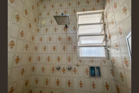 Apartamento à venda com 84m², 2 quartos e 1 vaga Apartamento à venda com 84m², 2 quartos e 1 vagaBanheiro social