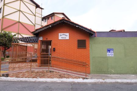 Apartamento para alugar com 80m², 2 quartos e sem vagaPlaca instalada na fachada do condomínio - Código da placa: WPSU-145 