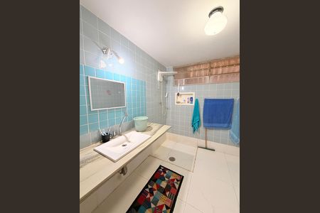 Casa à venda com 300m², 4 quartos e 6 vagasBanheiro Social