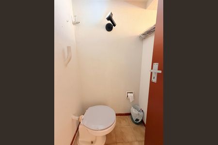 Casa à venda com 300m², 4 quartos e 6 vagasBanheiro Externo