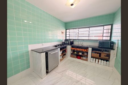 Casa à venda com 300m², 4 quartos e 6 vagasCozinha