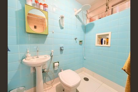 Casa à venda com 300m², 4 quartos e 6 vagasBanheiro Social 2