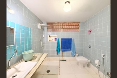 Casa à venda com 300m², 4 quartos e 6 vagasBanheiro Social