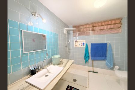 Casa à venda com 300m², 4 quartos e 6 vagasBanheiro Social