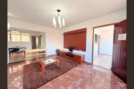 Casa à venda com 300m², 4 quartos e 6 vagasSala