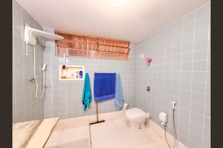 Casa à venda com 300m², 4 quartos e 6 vagasBanheiro Social