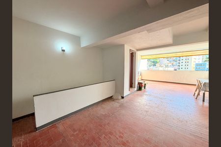 Casa à venda com 300m², 4 quartos e 6 vagasGaragem com área de Serviço 2 e varanda