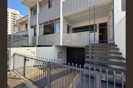 Casa à venda com 300m², 4 quartos e 6 vagasFachada