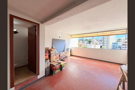 Casa à venda com 300m², 4 quartos e 6 vagasGaragem com área de Serviço 2 e varanda
