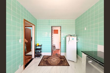 Casa à venda com 300m², 4 quartos e 6 vagasCozinha