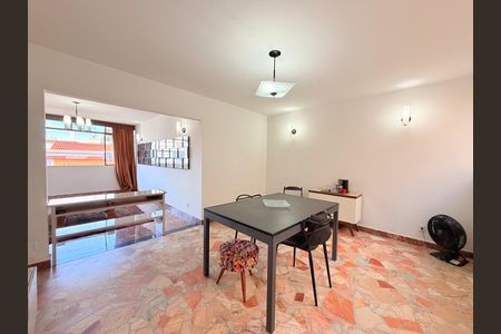 Casa à venda com 300m², 4 quartos e 6 vagasSala de Jantar