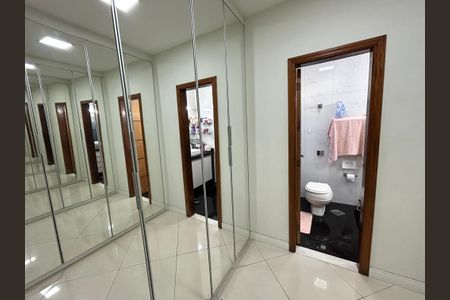 Apartamento à venda com 174m², 3 quartos e 1 vagaCloset da suíte