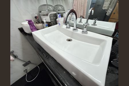 Apartamento à venda com 174m², 3 quartos e 1 vagaBanheiro da Suíte