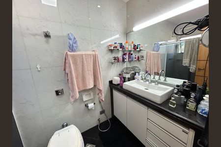 Apartamento à venda com 174m², 3 quartos e 1 vagaBanheiro da Suíte