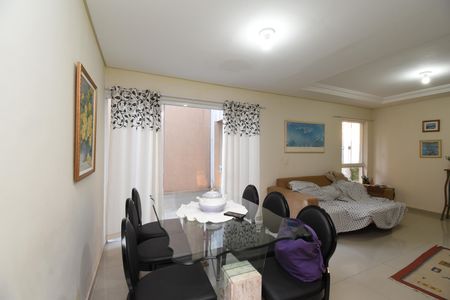 Casa de condomínio para alugar com 120m², 3 quartos e 3 vagasSala