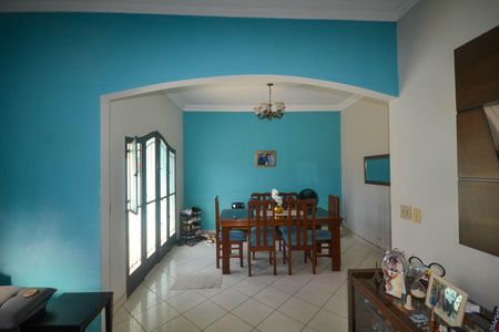 Casa para alugar com 184m², 4 quartos e 2 vagasSala