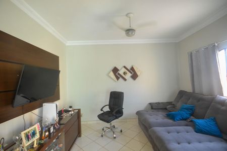 Casa para alugar com 184m², 4 quartos e 2 vagasSala