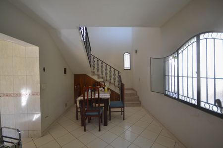 Casa para alugar com 184m², 4 quartos e 2 vagasCozinha