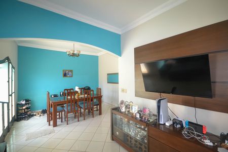 Casa para alugar com 184m², 4 quartos e 2 vagasSala