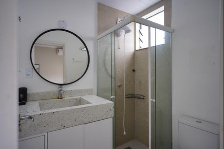 Banheiro de kitnet/studio para alugar com 1 quarto, 12m² em Centro, Florianópolis