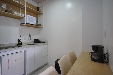 Cozinha de kitnet/studio para alugar com 1 quarto, 12m² em Centro, Florianópolis
