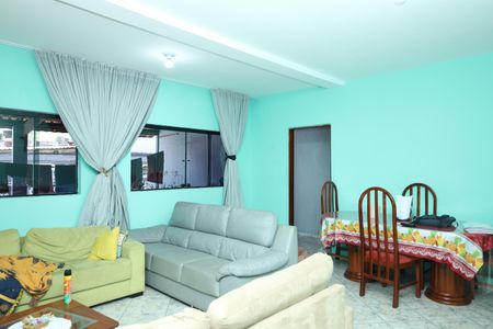 Sala de casa à venda com 3 quartos, 250m² em Itaquera, São Paulo