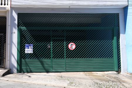 Casa à venda com 250m², 3 quartos e 5 vagasPlaca instalada no portão do imóvel - Código da placa: WYNY-1496