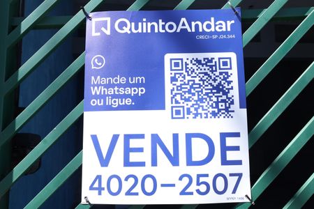 Casa à venda com 250m², 3 quartos e 5 vagasPlaca instalada no portão do imóvel - Código da placa: WYNY-1496