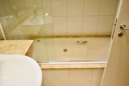 Apartamento à venda com 180m², 3 quartos e sem vagaBanheiro da Suíte 1