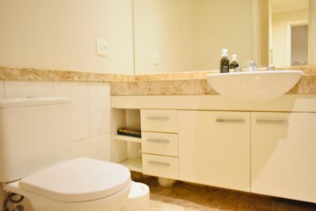 Apartamento à venda com 180m², 3 quartos e sem vagaBanheiro da Suíte 1