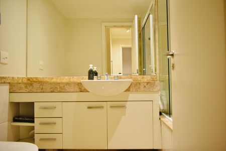 Apartamento à venda com 180m², 3 quartos e sem vagaBanheiro da Suíte 1