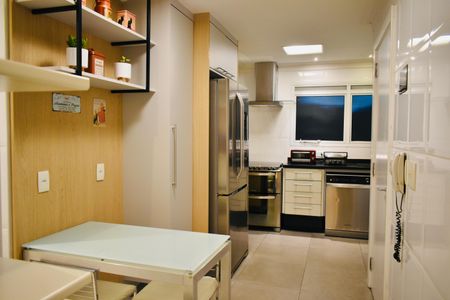 Apartamento à venda com 180m², 3 quartos e sem vagaCozinha