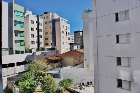 Apartamento à venda com 80m², 3 quartos e 2 vagasSala - Varanda Vista