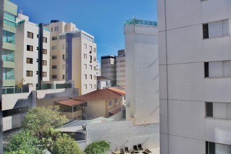 Apartamento à venda com 80m², 3 quartos e 2 vagasQuarto 3 - Vista
