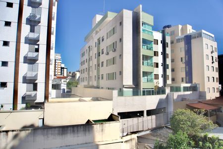 Apartamento à venda com 80m², 3 quartos e 2 vagasSuite - Vista