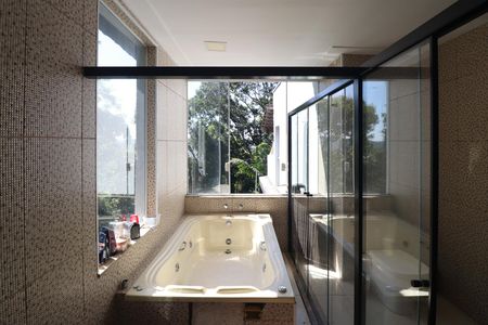Casa de condomínio à venda com 500m², 3 quartos e 5 vagas Casa de condomínio à venda com 500m², 3 quartos e 5 vagasBanheiro 4