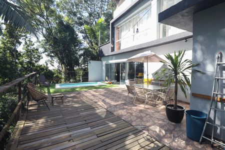 Casa de condomínio à venda com 500m², 3 quartos e 5 vagas Casa de condomínio à venda com 500m², 3 quartos e 5 vagasPiscina