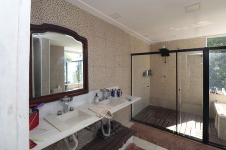 Casa de condomínio à venda com 500m², 3 quartos e 5 vagas Casa de condomínio à venda com 500m², 3 quartos e 5 vagasBanheiro 4