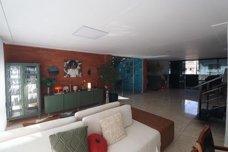 Casa de condomínio à venda com 500m², 3 quartos e 5 vagas Casa de condomínio à venda com 500m², 3 quartos e 5 vagasSala