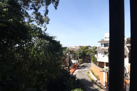Vista  de casa de condomínio à venda com 3 quartos, 500m² em Vila Irmaos Arnoni, São Paulo