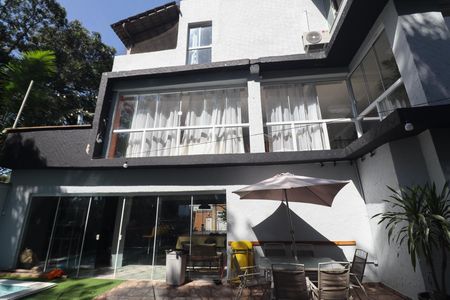 Casa de condomínio à venda com 500m², 3 quartos e 5 vagas Casa de condomínio à venda com 500m², 3 quartos e 5 vagasPiscina