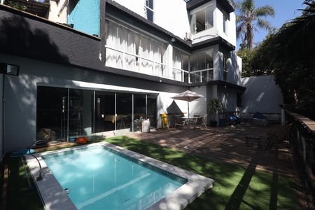 Casa de condomínio à venda com 500m², 3 quartos e 5 vagas Casa de condomínio à venda com 500m², 3 quartos e 5 vagasPiscina