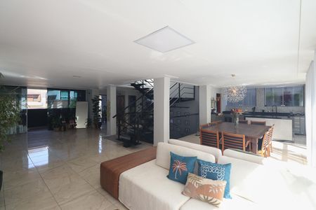 Sala  de casa de condomínio à venda com 3 quartos, 500m² em Vila Irmaos Arnoni, São Paulo