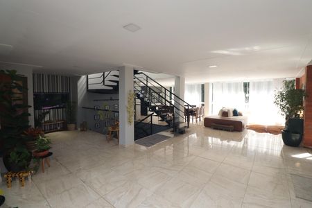 Sala  de casa de condomínio à venda com 3 quartos, 500m² em Vila Irmaos Arnoni, São Paulo