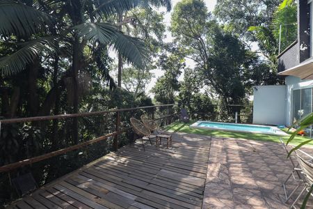Casa de condomínio à venda com 500m², 3 quartos e 5 vagas Casa de condomínio à venda com 500m², 3 quartos e 5 vagasPiscina