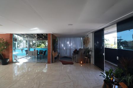 Sala  de casa de condomínio à venda com 3 quartos, 500m² em Vila Irmaos Arnoni, São Paulo