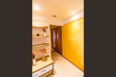 Apartamento à venda com 83m², 2 quartos e 2 vagasCorredor