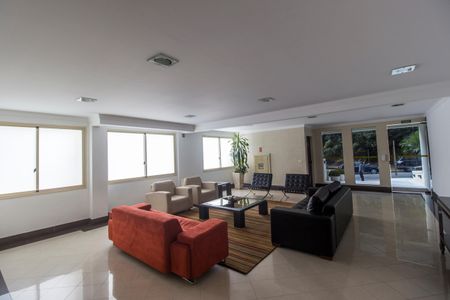 Apartamento à venda com 83m², 2 quartos e 2 vagasHall social