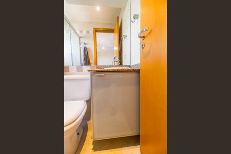 Apartamento à venda com 83m², 2 quartos e 2 vagasBanheiro da Suíte